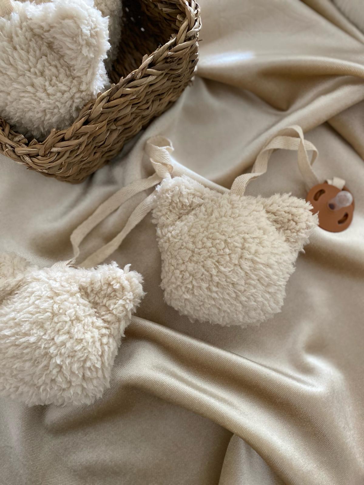 Plush Teddy Bear Pacifier Holder, Soft Sherpa Material - VivimadeCa