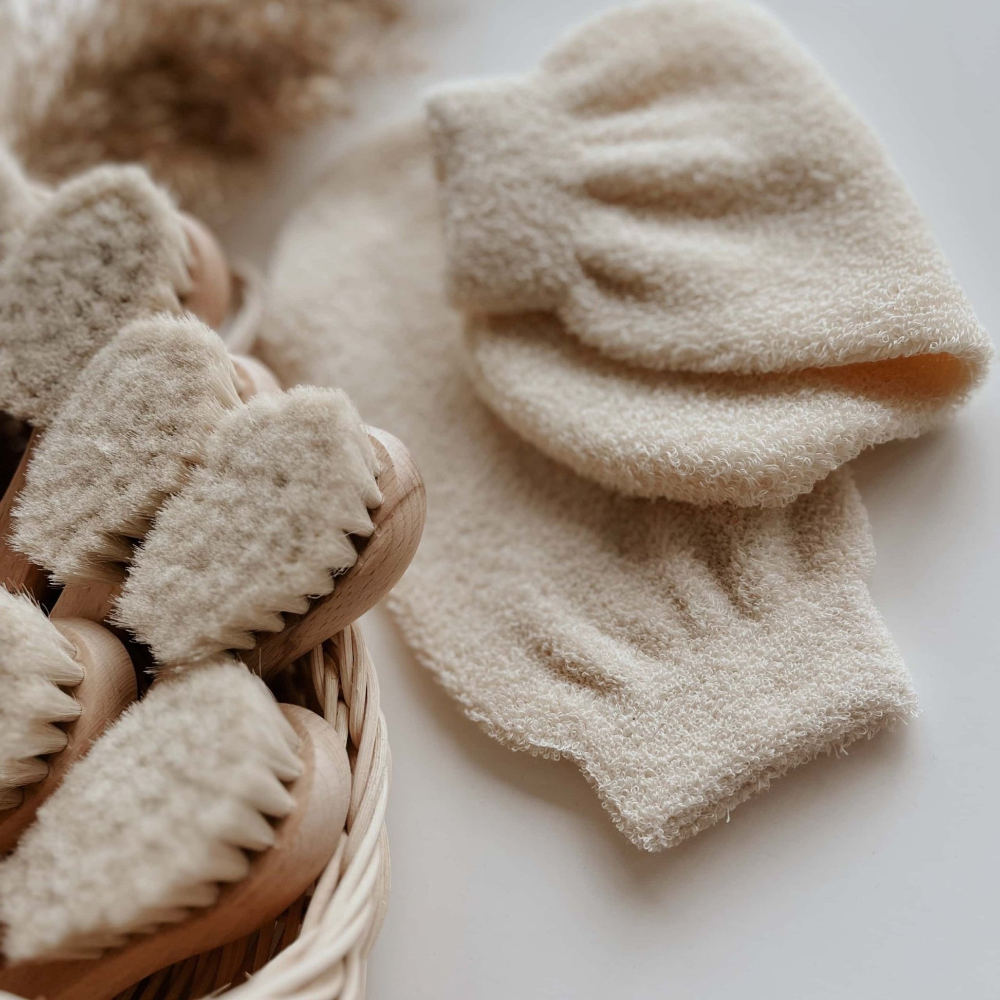 Natural Goat Hair Baby Comb | Soft Baby Brush for Newborns & Toddlers | Gentle Scalp Care | Baby Shower Gift - VivimadeCa