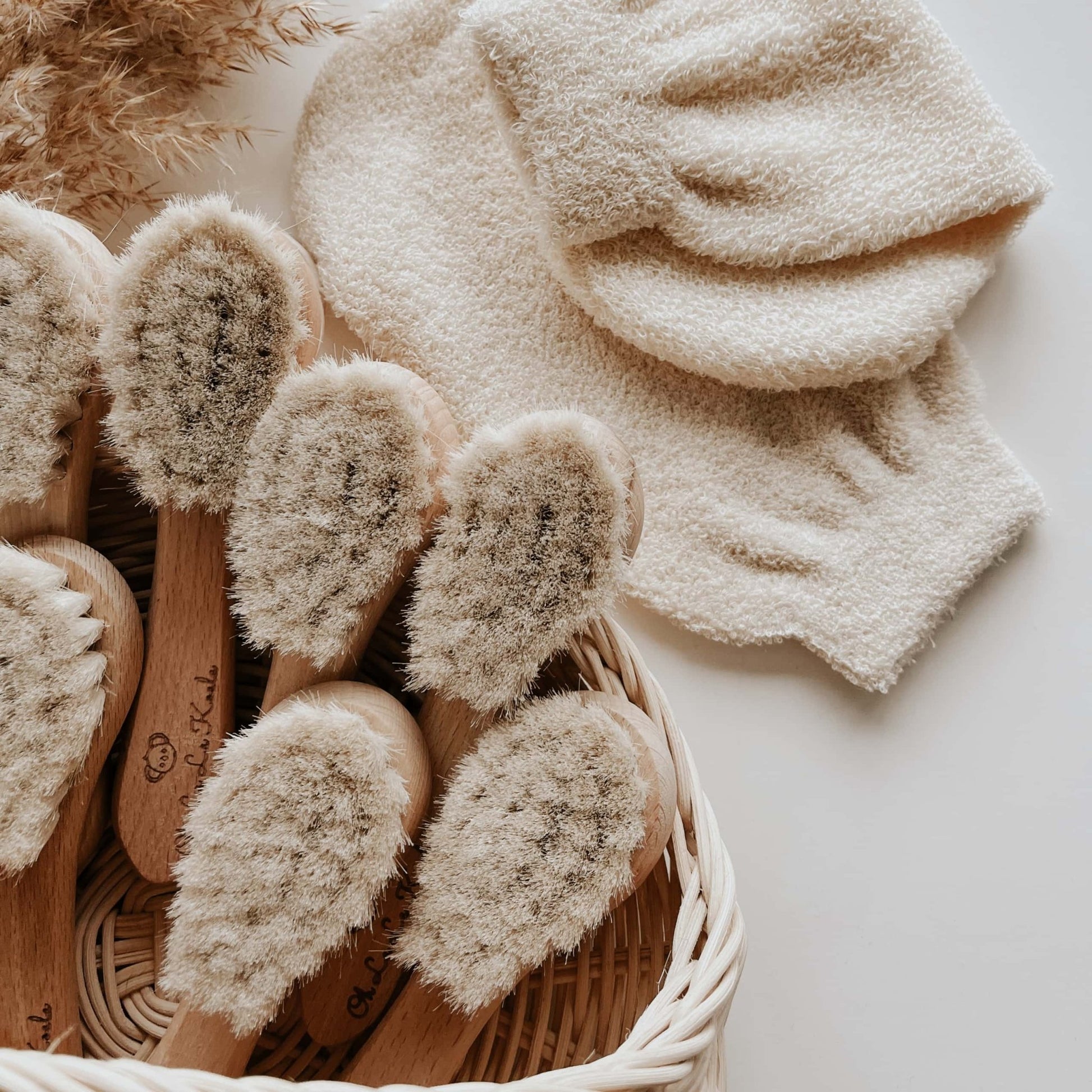 Natural Goat Hair Baby Comb | Soft Baby Brush for Newborns & Toddlers | Gentle Scalp Care | Baby Shower Gift - VivimadeCa