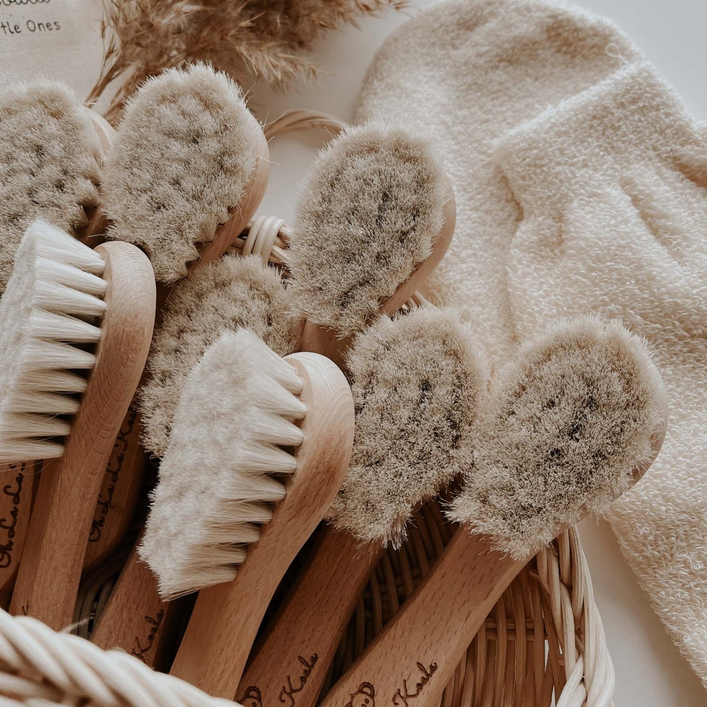 Natural Goat Hair Baby Comb | Soft Baby Brush for Newborns & Toddlers | Gentle Scalp Care | Baby Shower Gift - VivimadeCa