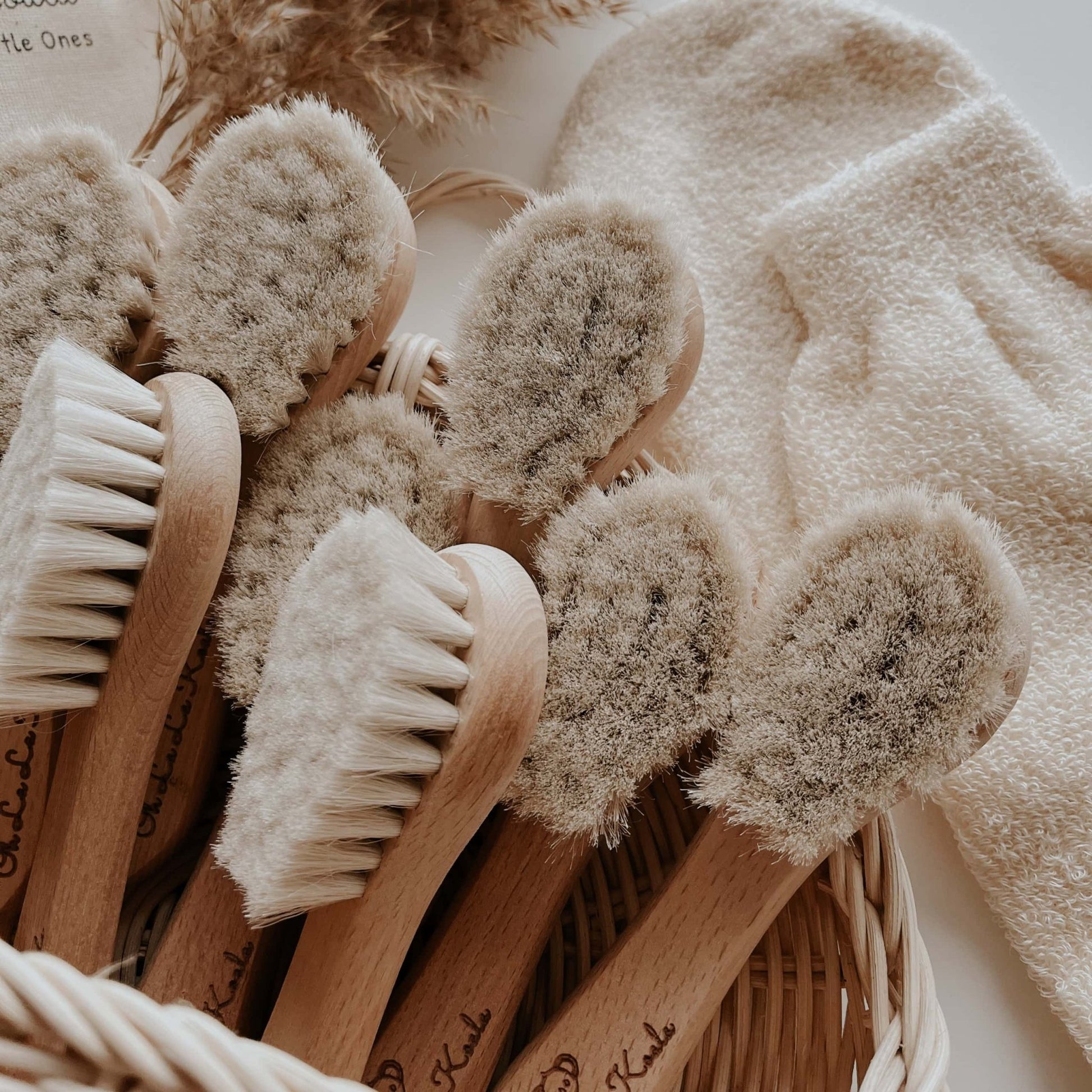 Natural Goat Hair Baby Comb | Soft Baby Brush for Newborns & Toddlers | Gentle Scalp Care | Baby Shower Gift - VivimadeCa