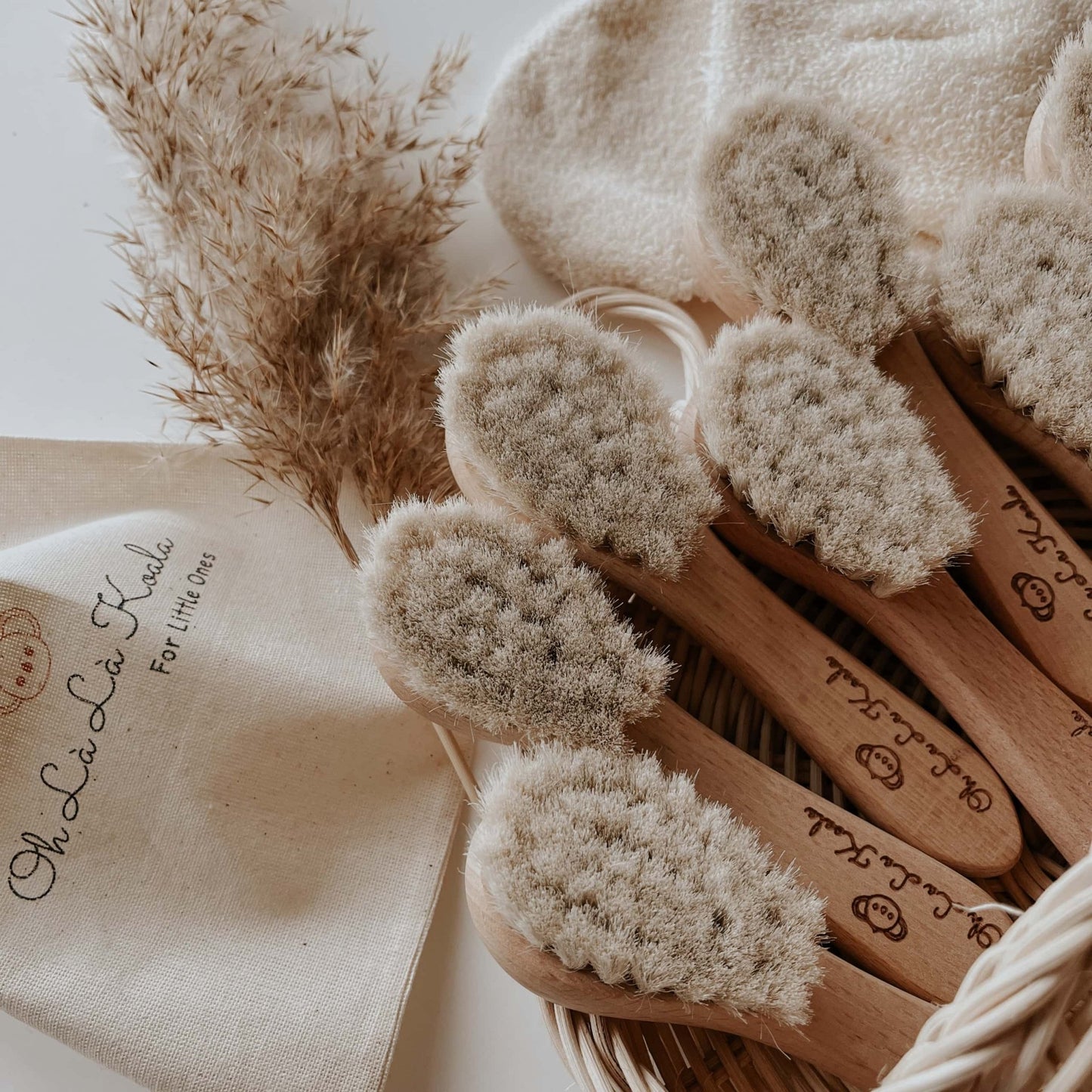 Natural Goat Hair Baby Comb | Soft Baby Brush for Newborns & Toddlers | Gentle Scalp Care | Baby Shower Gift - VivimadeCa