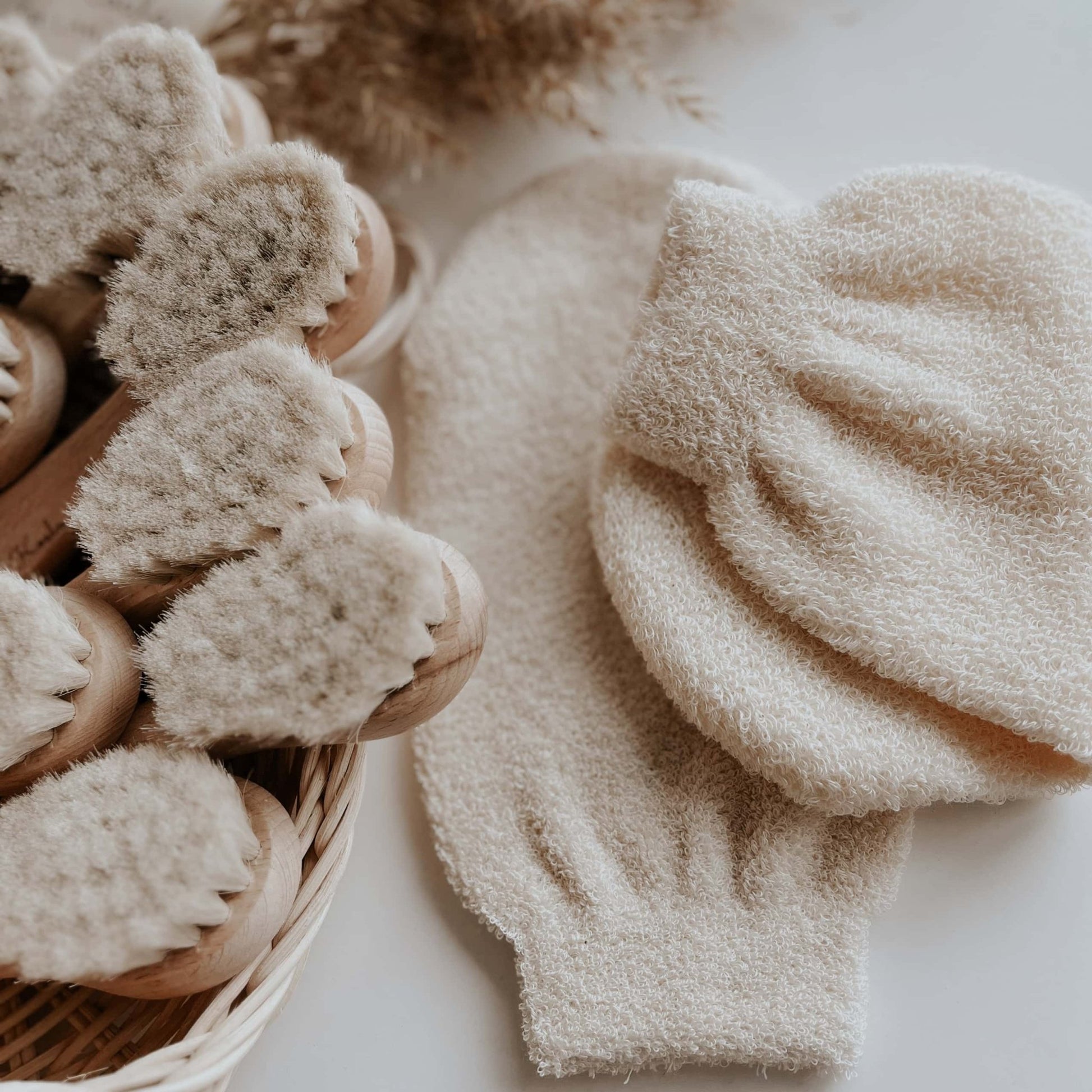 Natural Goat Hair Baby Comb | Soft Baby Brush for Newborns & Toddlers | Gentle Scalp Care | Baby Shower Gift - VivimadeCa