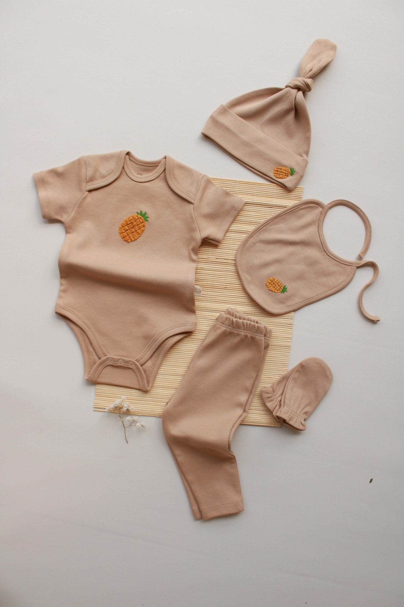 Newborn Gift Set | 100% organic cotton OEKO - TEX® 5 - Piece Bodysuit | Hat, Tights & Gloves for Infant Comfort | Boxed Baby Shower Present - VivimadeCa