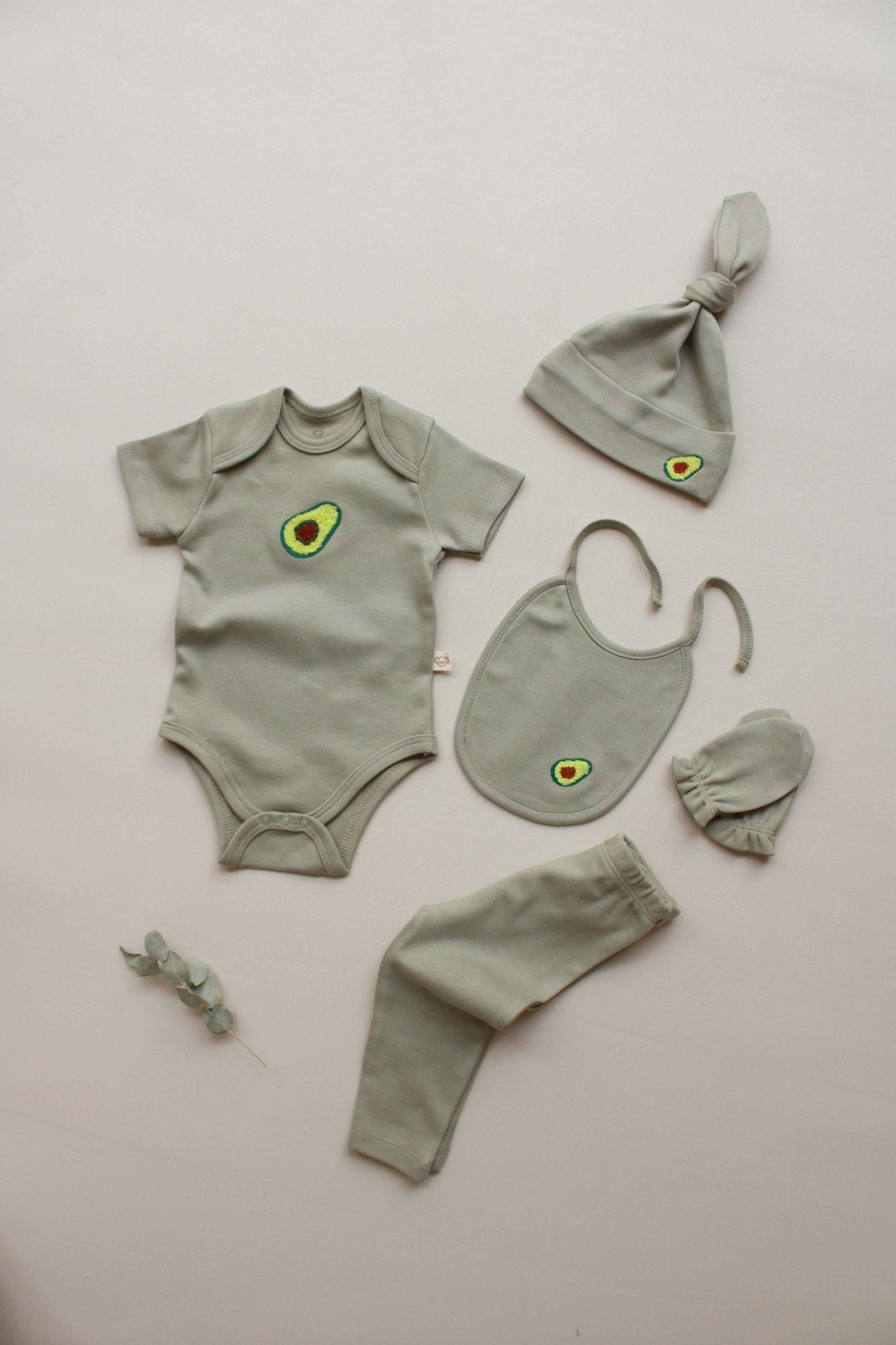 Newborn Gift Set | 100% organic cotton OEKO - TEX® 5 - Piece Bodysuit | Hat, Tights & Gloves for Infant Comfort | Boxed Baby Shower Present - VivimadeCa