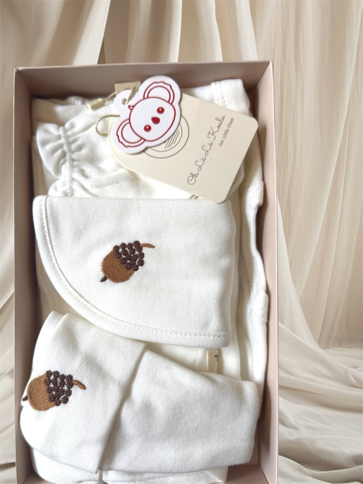 Newborn Gift Set | 100% organic cotton OEKO - TEX® 5 - Piece Bodysuit | Hat, Tights & Gloves for Infant Comfort | Boxed Baby Shower Present - VivimadeCa