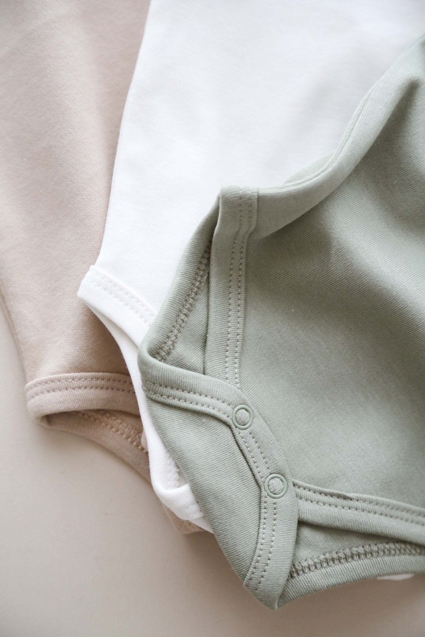 Newborn Onesie 3 - Pack Organic Cotton, Premium Soft Gender Neutral Newborn Wear, Ideal Baby Shower Gift, Eco - Friendly & Breathable Fabric - VivimadeCa