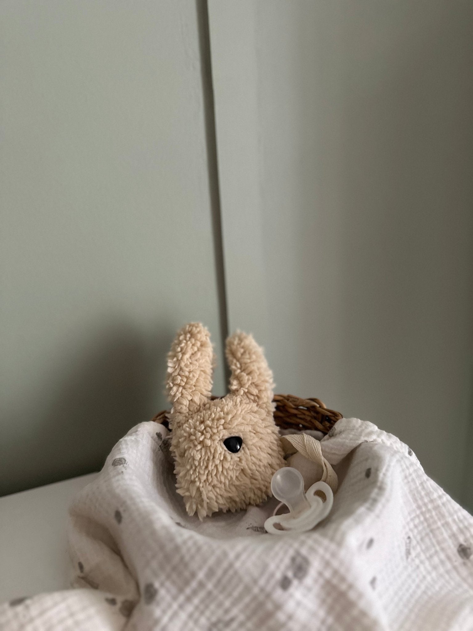 Plush Bunny Pacifier Holder, Soft Sherpa Material - VivimadeCa