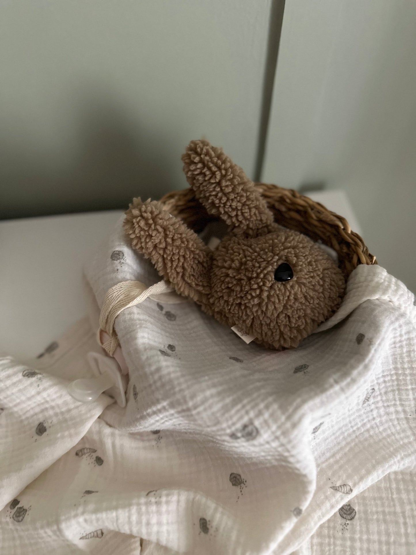 Plush Bunny Pacifier Holder, Soft Sherpa Material - VivimadeCa